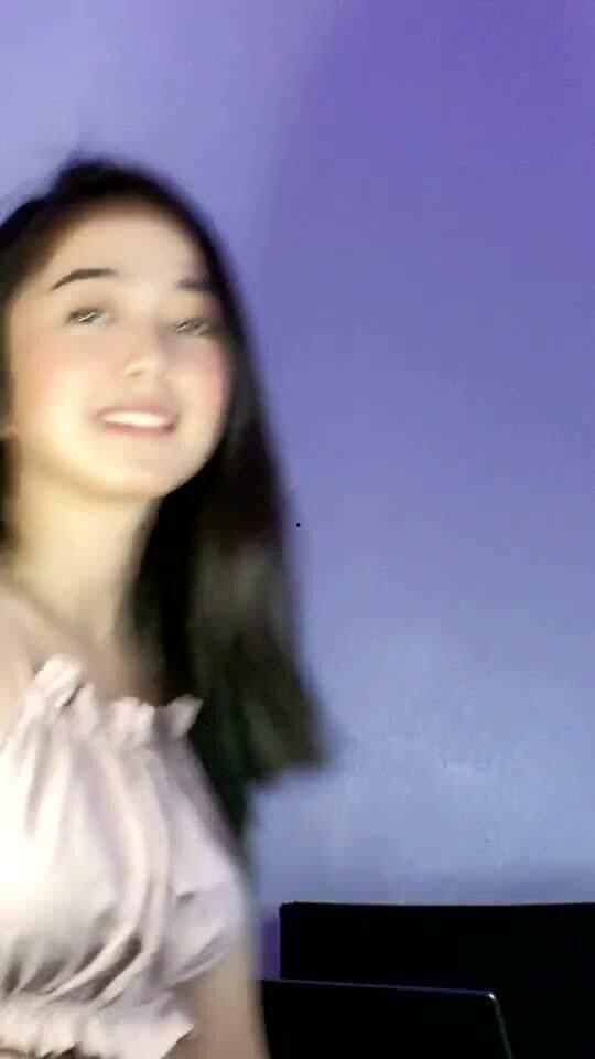 吃瓜网红小姐姐是谁,吃瓜网红小姐姐的真实身份！